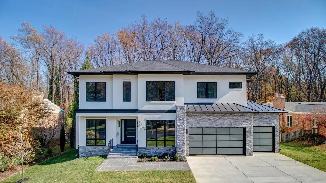 Like-new Luxury in Mclean