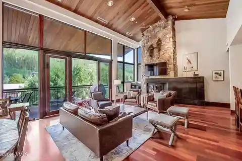 Top-Floor Luxury Condo with Vail Mountain Views
