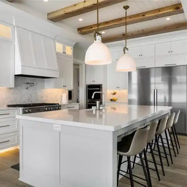 THE EPITOME OF LAKESIDE LUXURY