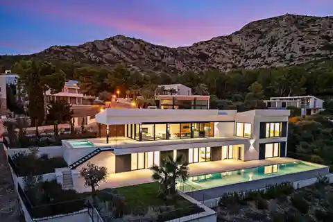 Spectacular Newly Built Villa in a Privileged Area