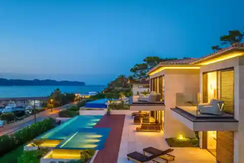 Luxury Villa Right on the Port of Bon Aire