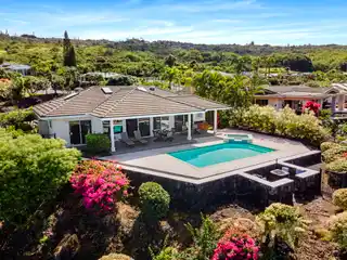 Elegant Single-Level Luxury Home in Bayview Estates