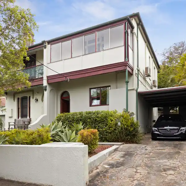 GRAND VICTORIAN TERRACE WITH RENOVATION POTENTIAL