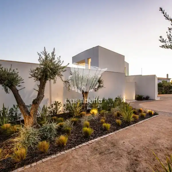 PRESTIGIOUS CONTEMPORARY VILLA