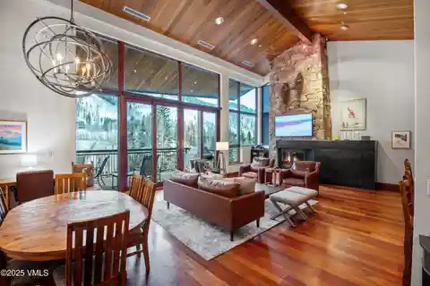 Top-Floor Luxury Condo with Vail Mountain Views