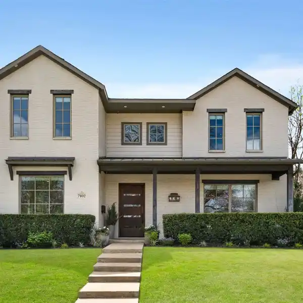 STYLISH LIGHT-FILLED HOME