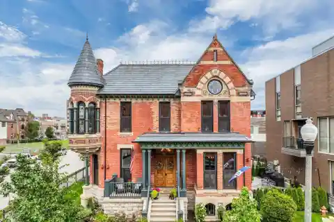 Venetian Gothic Landmark in Vibrant Neighborhood