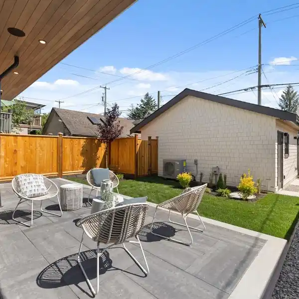 STYLISH DUPLEX IN MOUNT PLEASANT