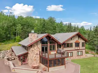 Stunning Lodge-Style Home in Lutsen